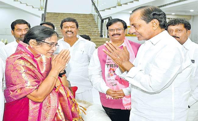 TRS bounces back to stop BJP's success march