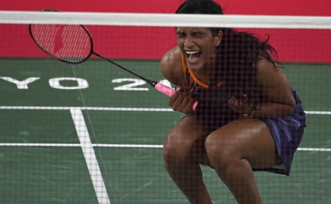 Sindhu storms into women's badminton semi-finals