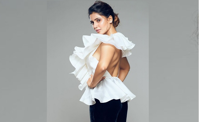 Pic: Samantha Raises Temperature in a Backless Look